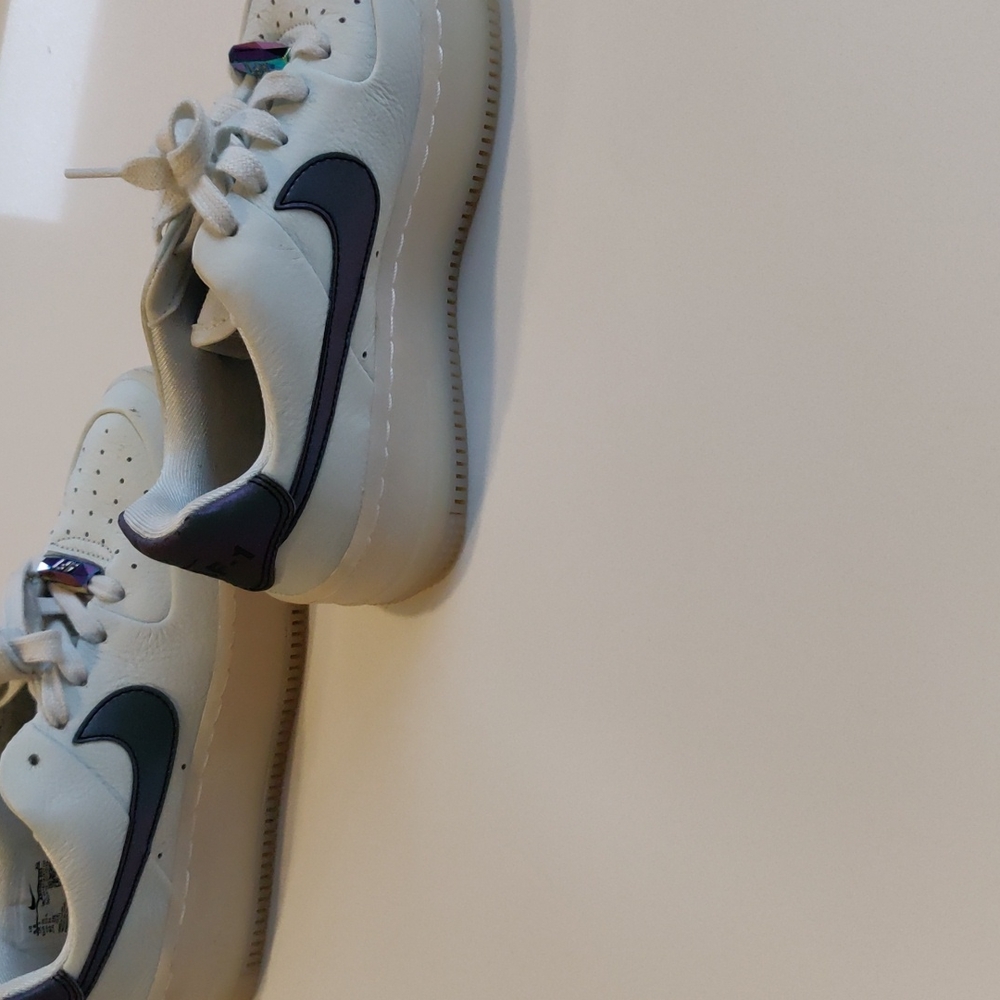 Nike Women's Sneakers White and Black - Picture 5 of 7